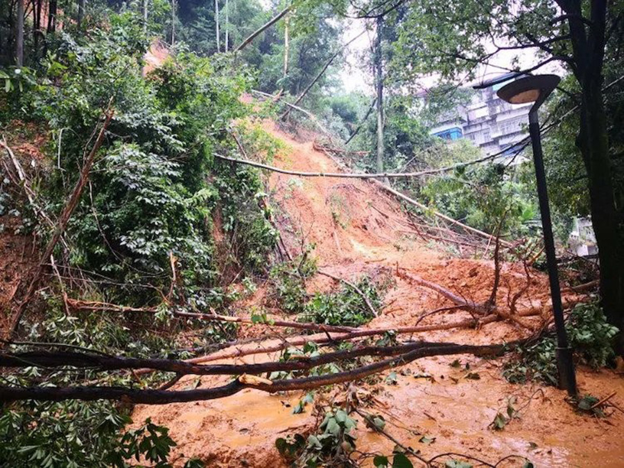 应对眉山突发暴雨灾情4.jpg 应对眉山突发暴雨灾情4.jpg