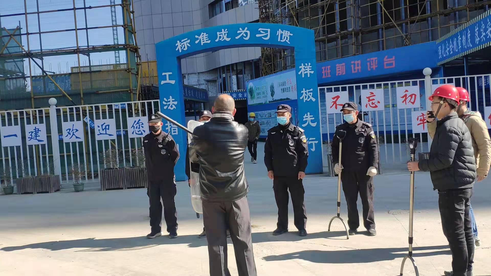 防恐防暴演练13.jpg 防恐防暴演练13.jpg